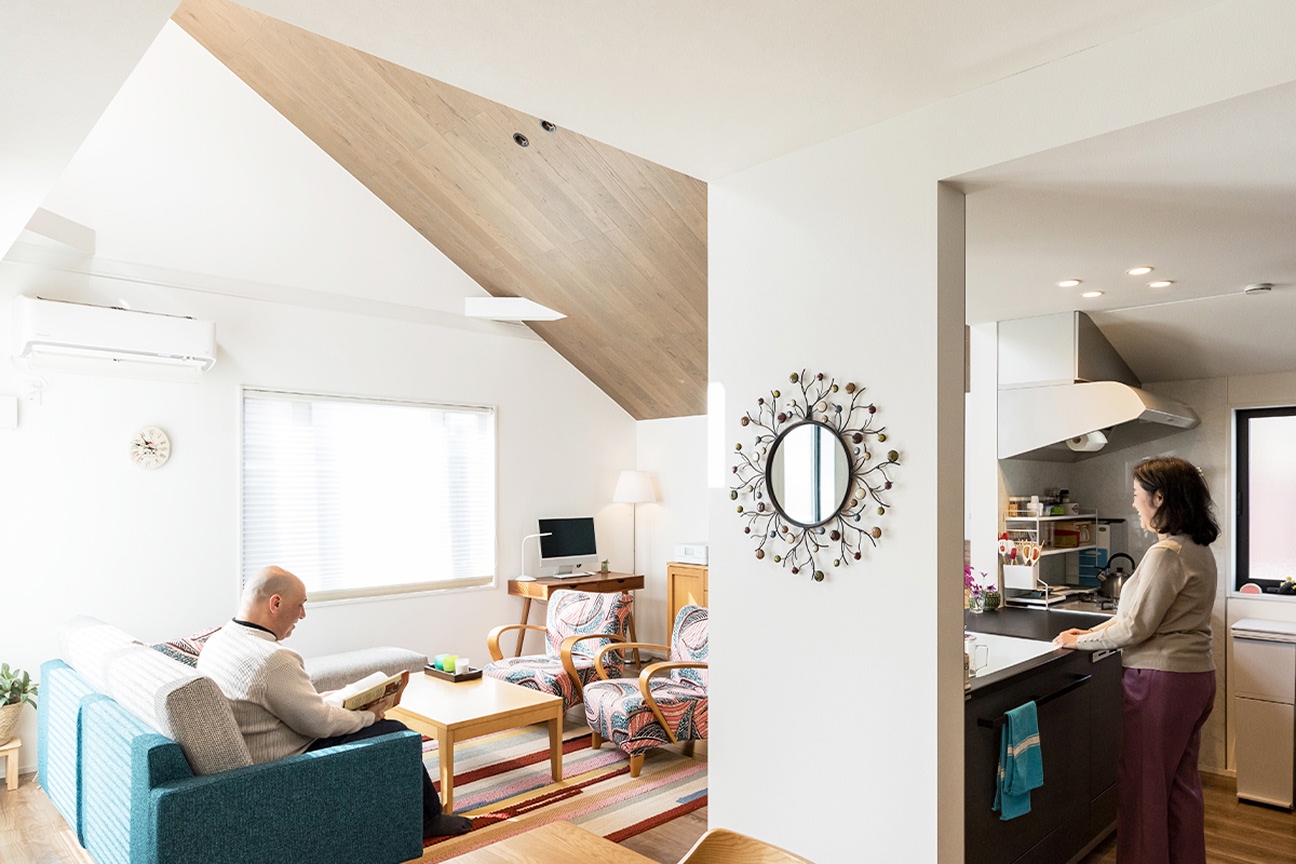 一番のお気に入りのリビング。オープンキッチンで料理をしながらでも会話が弾みます。